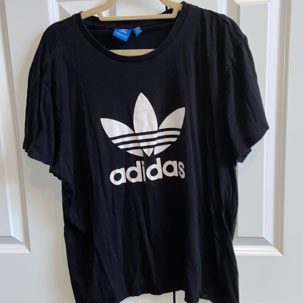 Adias Tshirt